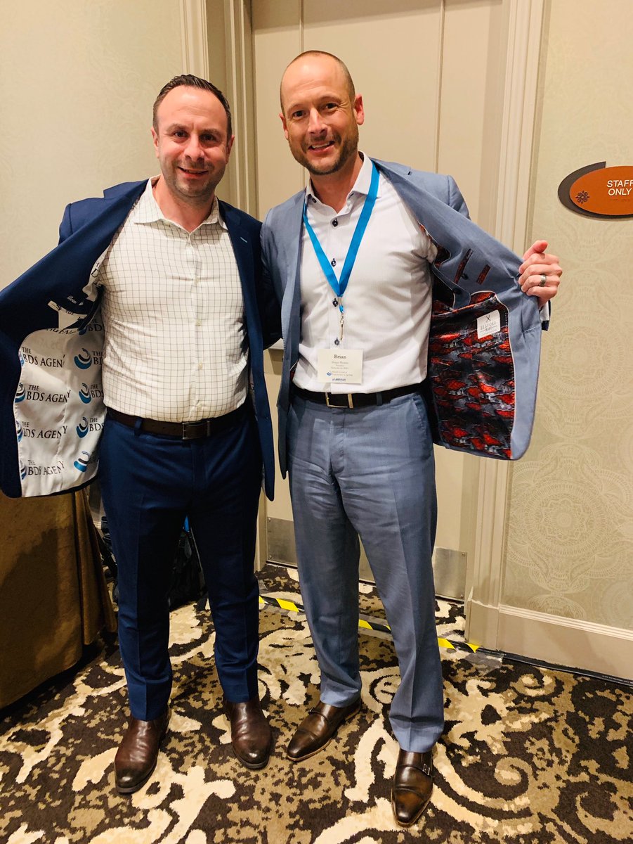 BrianMorrisBMO's tweet photo. Quick shot with @BDStan during the @HeadCoachTC conference in Orlando. If you are a basketball coach, contact him for representation! #HCTC19 @BespokeByBMO #CustomLiner https://t.co/Gt1WF93QGq
