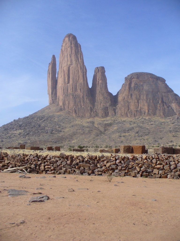 MaliEmirats's tweet photo. La #maindeFatma est le nom d’une colline située sur la route de #Gao au #Mali.Elle se trouve dans les #montsHombori dans la région de #Mopti.Ces monts constituent un massif rocheux situé dans le prolongement de la falaise de #Bandiagara à environ 150 km de #Douentza.#Beautiful 🇲🇱 https://t.co/WJQfpVk9jr