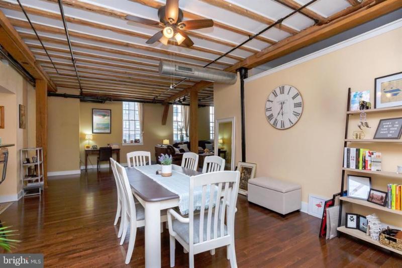 RITTENHOUSE SQUARE!!! 2 BEDROOM HOME with GATED PARKING!!!!!! An URBAN OASIS!!! conta.cc/2H3Olf4