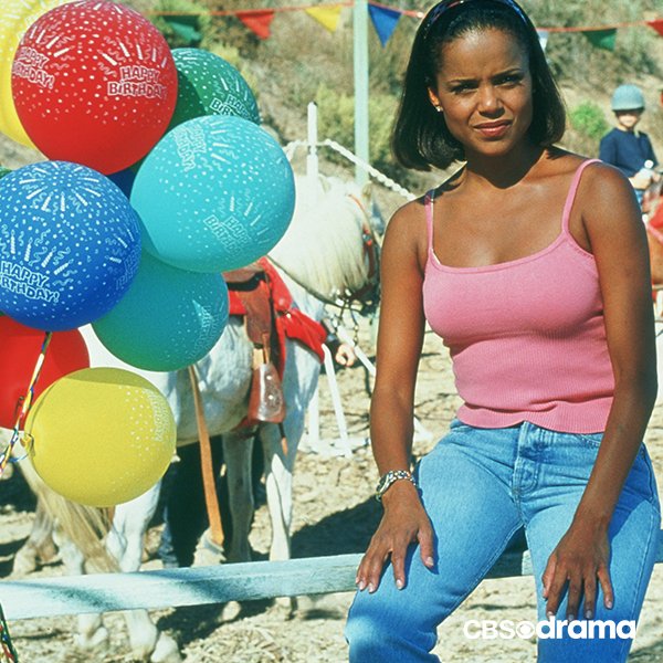 Happy birthday to Diagnosis Murder\s Dr. Amanda Bentley. What\s your fave Bentley moment? 