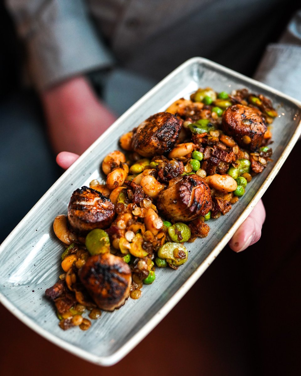 Say hello to Chef Leif's beautiful scallop + legume dish! 😍😍😍 #CurrantBistro