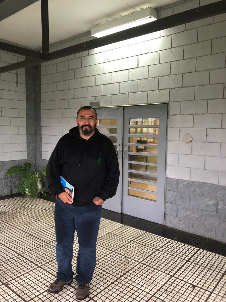 CSVyBNeuquen's tweet photo. Visitamos al compañero #AmadoBoudou #presopolítico  coincidimos en trabajar para Cristina presidenta y armar un espacio de debate federal con cros d distintos puntos del país p/ pensar y articular con el gobierno de @CFKArgentina  a partir del 11/12👉🏽 https://t.co/pmc34wkim2 https://t.co/YZTa91tuY0