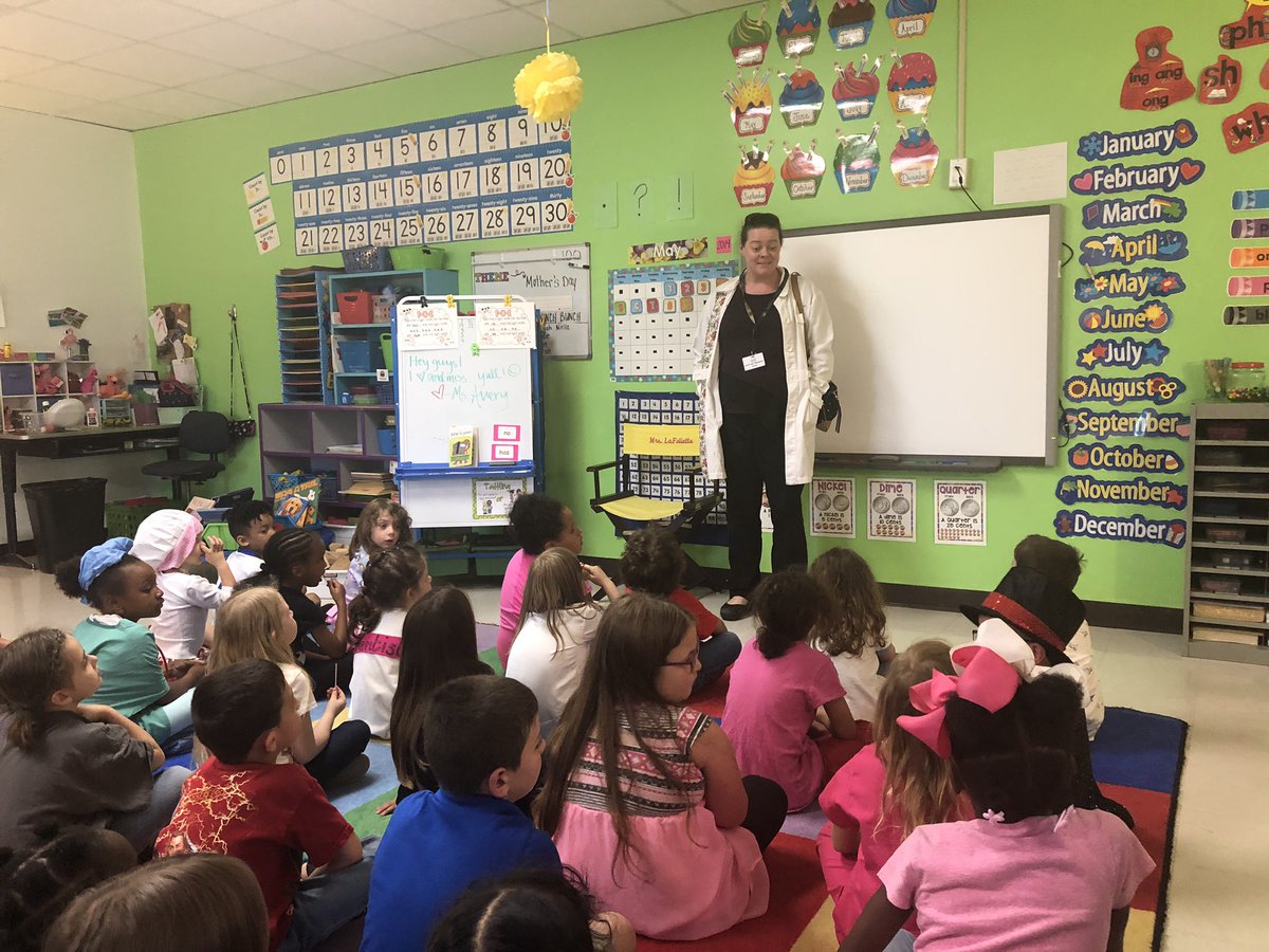 msleiser_k's tweet photo. Career Day @NorthParkKids #electrician #solider #nursepractitioner #cardiovascular https://t.co/jZUA5dKYx0