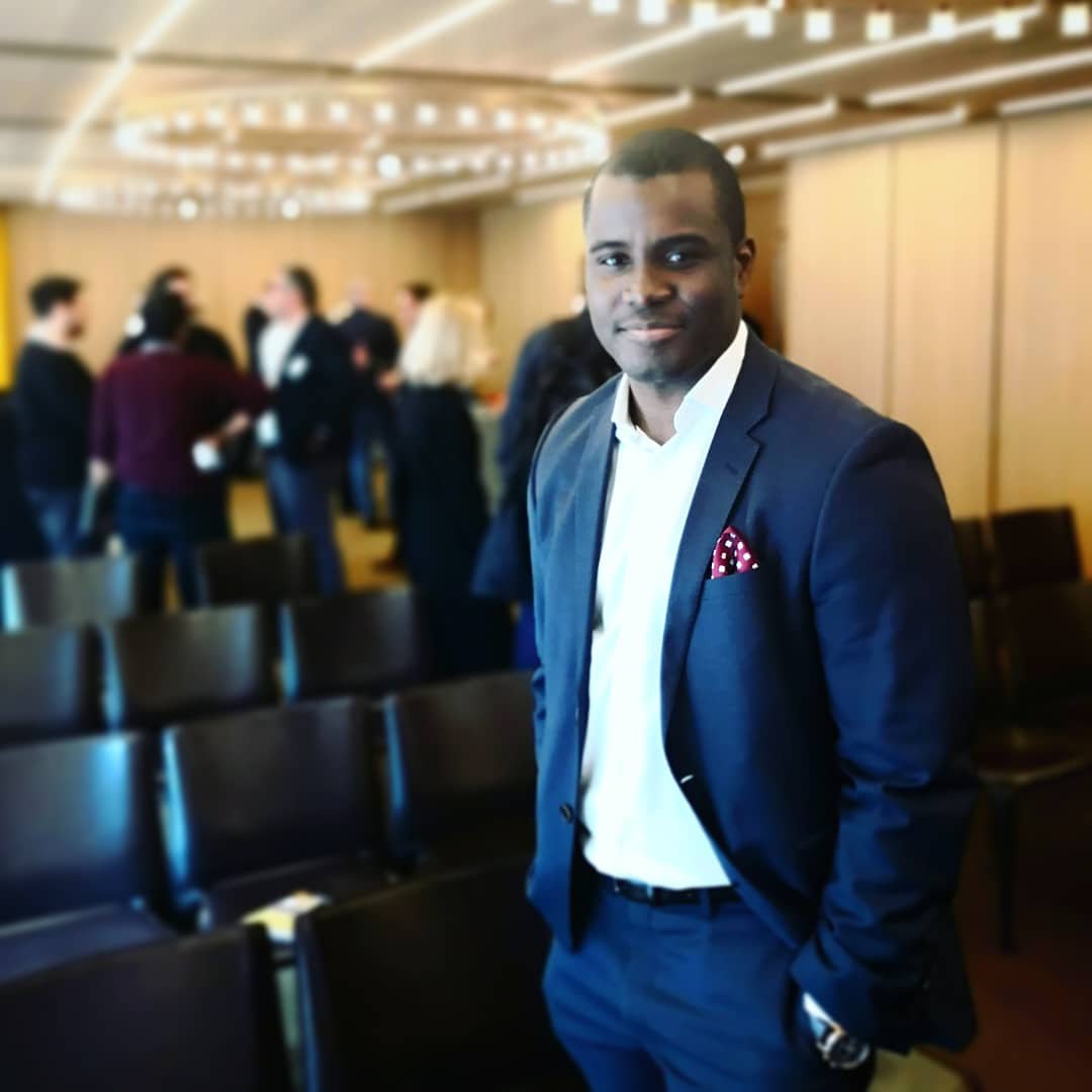 Fennec_London's tweet photo. A #stylish #gent is never seen without a #silk #pocketsquare! #Dapper Pierre Kouadio from @segmentifycom @pierrekouadio wears a besopke silk pocket square. "I like timeless look with a little accessory touch." Spotted at #CommerceFutures event in @HotelCafeRoyal
#menstyle https://t.co/NiO1bKTFUl