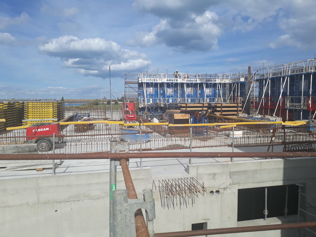 beaemijulade's tweet photo. Visite du chantier de #thaumaritima où  #suez et ses partenaires construisent une nouvelle station d'épuration qui produira de l 'energie verte #biogaz et protégera mieux le bassin  de Thau des pollutions avec son traitement membranaire. #innovation @suezFR https://t.co/bA76n8kOkc