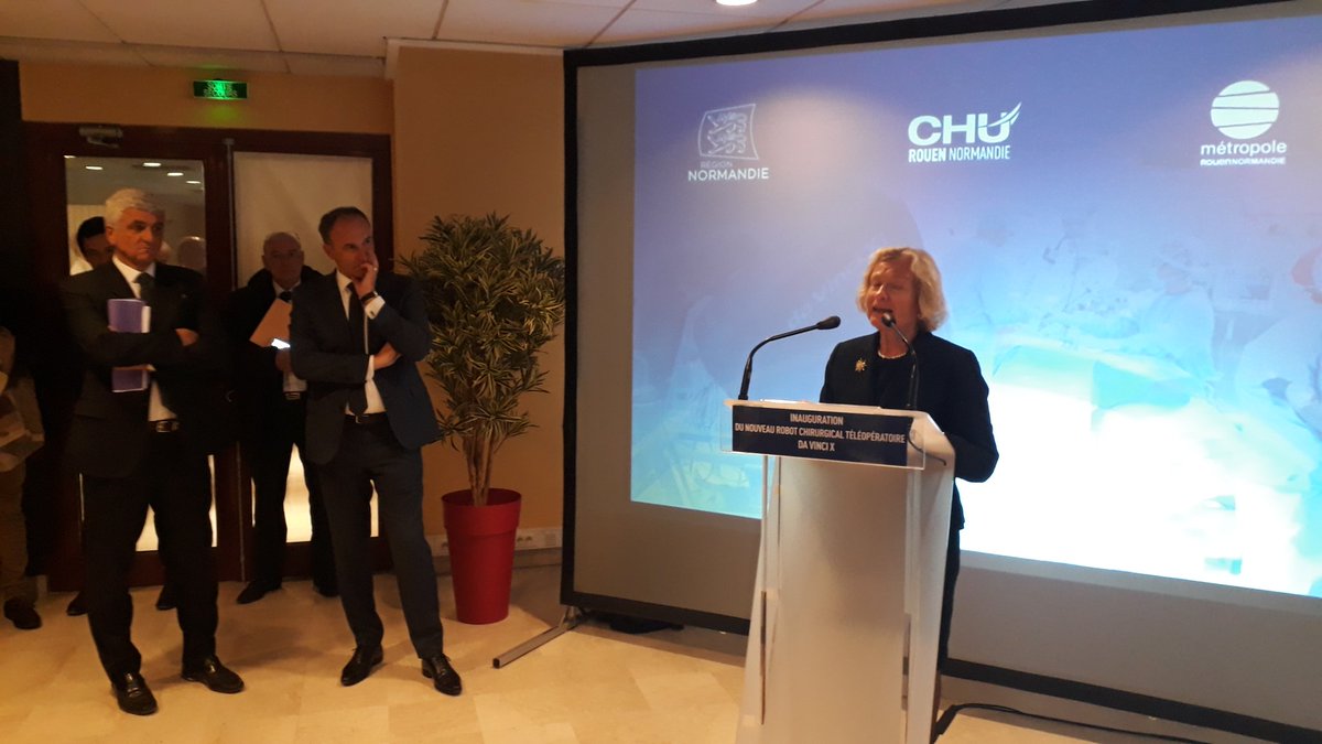 La directrice générale du #CHURouen présente la nouvelle génération de robot chirurgical Da Vinci en présence des partenaires <a href="/RegionNormandie/">Région Normandie</a> et <a href="/MetropoleRouenN/">Métropole Rouen Normandie</a>