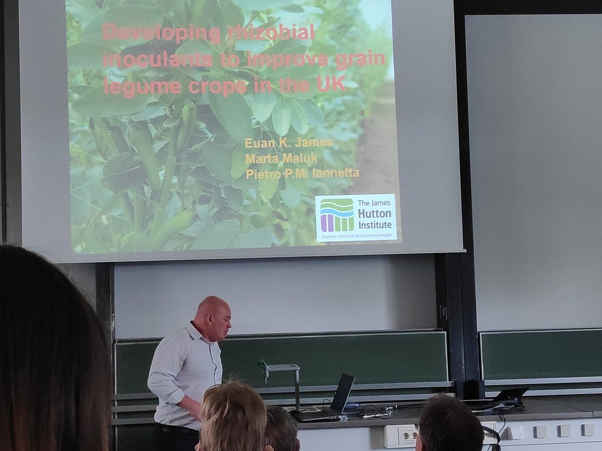 awesome talk by our visitor Euan James from @JamesHuttonInst on #N2fixation in #crops ... good crowd today @unikonstanz... #dayofascientist #science #climatechange #sustainability