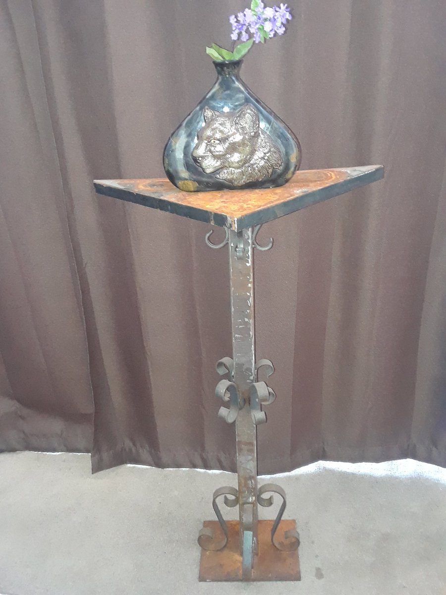 paetheon's tweet photo. #art #painting #ceramic #ceramics #glazing #vase #mountainlion #welding #weldart #stands #customstands https://t.co/JsF0vjQKio