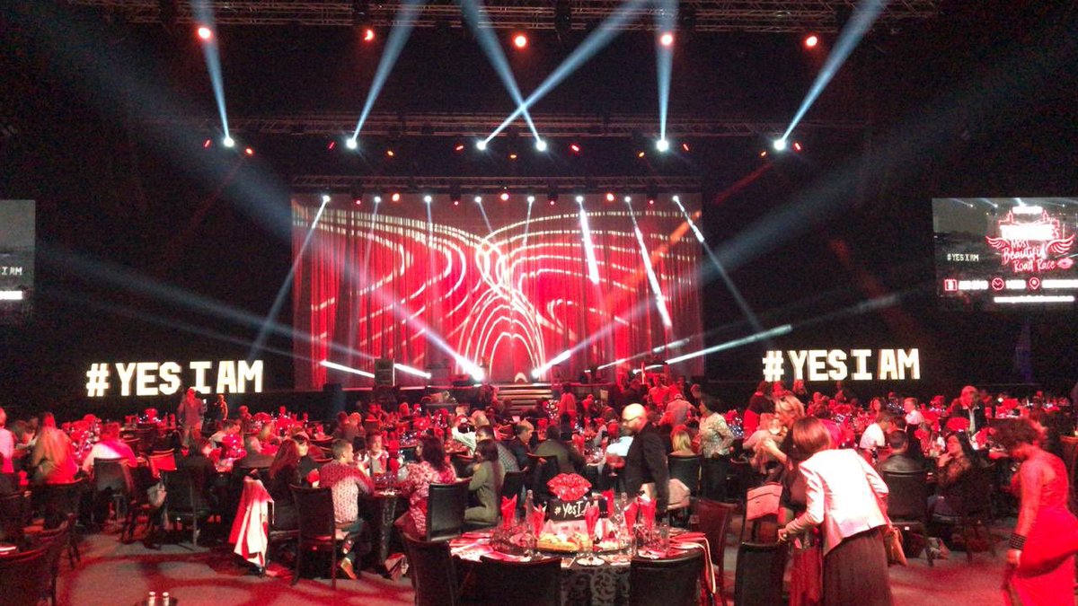 SPARWomensPta's tweet photo. The Sun Arena looking stunning in red tonight ❤️ #YesIAm https://t.co/VpEZQ6L5aO