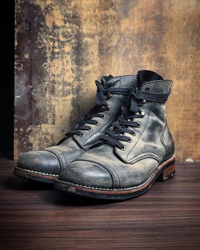 ORTODOUX's tweet photo. This is my Raven.
#heavyworn #workhard #workharder #rugged #ruggedmaniac #workingboots #workingoutfit #gear #strong #madetolast #beast #beastmode #monster #rad #dope #killer #besties #iphoneonly #today #mood #ortodoux #shotoniphone https://t.co/iaUG4DKF5w https://t.co/y7qwLJ5ftv