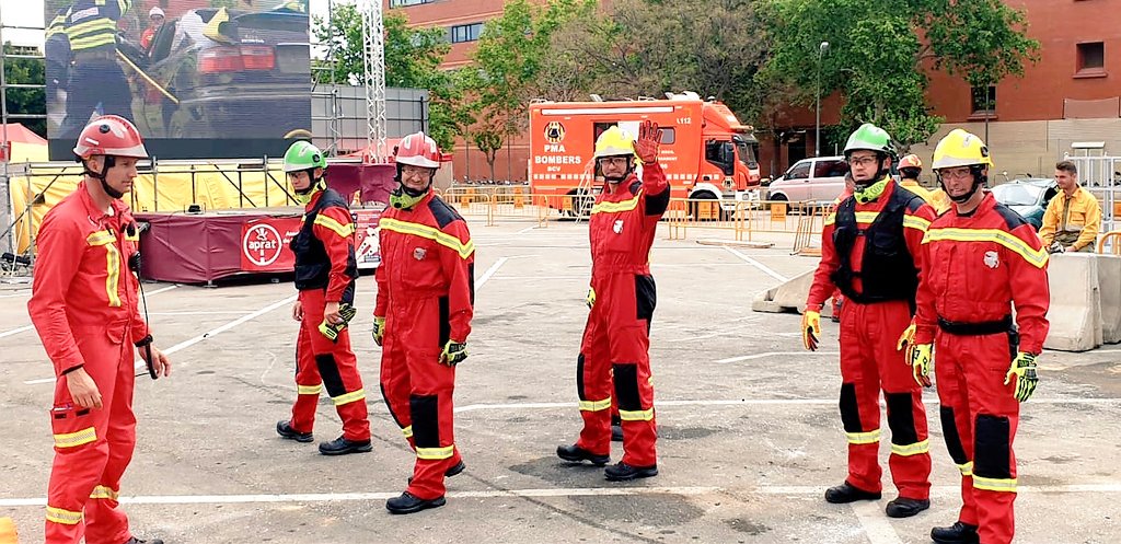 SIS_2A's tweet photo. Notre équipe secours routier-secours d'urgence, en "tenue de combat " ce midi en Espagne, à l'issue de la première épreuve.
Demain deuxième épreuve à suivre en direct à 12 heures trente : 
https://t.co/OTnfL4g1WW https://t.co/H2VBkkrFXc