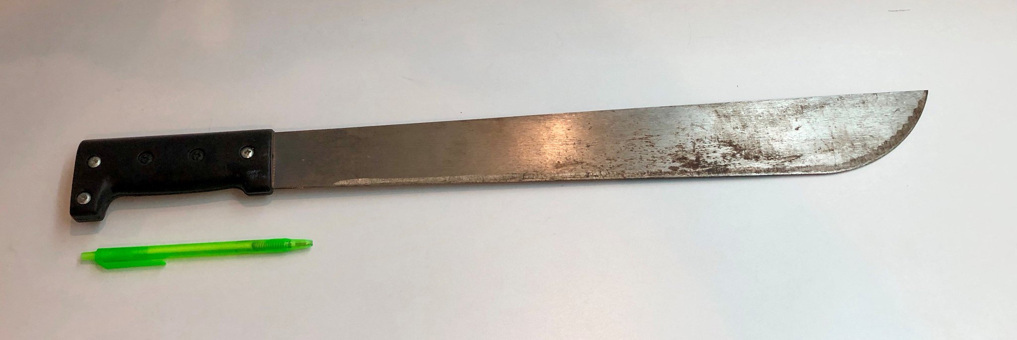 Fight or Flight Man Found With TwoFoot Machete In Carryon Luggage At