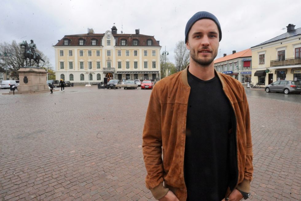 Vi träffade NHL-proffset Niklas Hjalmarsson och snackade: 
✓ Hemlängtan: ”Ett helt annat lugn här” 
✓ Tuffa VM-beslutet: ”Man känner sig som en svikare” 
✓ Glädjande nyheterna för <a href="/eksjohc/">Eksjö HC</a> och <a href="/HoredaGif/">Höreda GIF</a> : ”Följer dem stenhårt”
smt.se/article/nhl-pr…