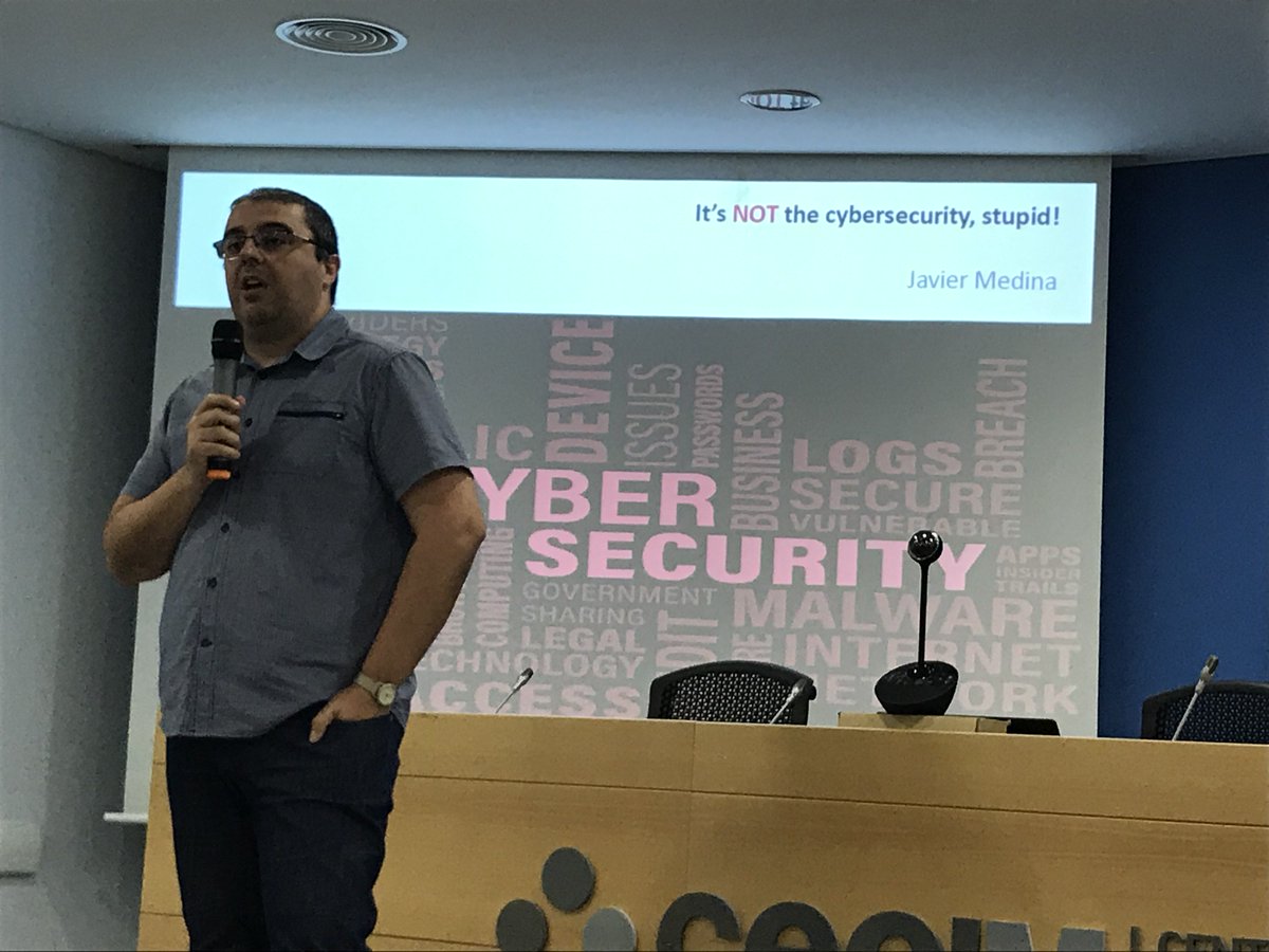 MurciaDevOps's tweet photo. Javier Medina de @sg6twi comienza su charla "It's NOT the cybersecurity, stupid!" en @MurciaDevOps @CeeiMurcia https://t.co/sVpaFotF0e
