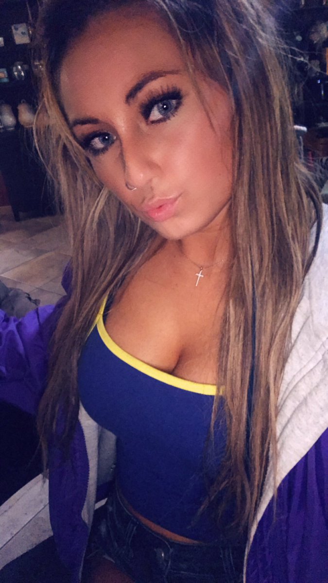 Leah Simpson's Instagram, Twitter & Facebook on IDCrawl