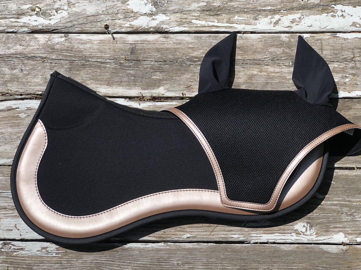 Almost as exciting as a Royal 👶🏻! The first Rose Gold Custom ImpacTeq Half Pad and Ear Bonnet! 
#MetallicCollection #Customize #EquiFit 
*Our customizer is down. 
Send us a DM or email info@EquiFit.net to order!