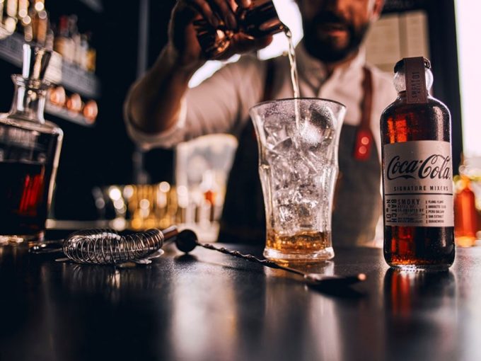 MxWReport's tweet photo. Coca Cola Signature Mixers:
Es la nueva gama de bebidas diseñadas por mixólogos y expertos de la coctelería para combinar las bebidas de Cola con combinar con alcoholes oscuros como el ron, el whisky, el tequila reposado o el bourbon.
#Wreport #Style #Luxury @CocaCola_es https://t.co/Oui3cBRFRk