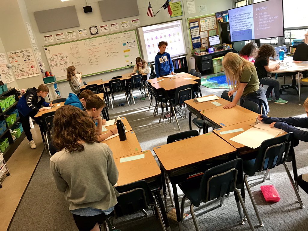 MrsHughesAVL's tweet photo. Jones 4th grade students reviewed this year’s math all around their classrooms (and the hallway)! #JonesFabulousFourth #NoPlaceLikeJones #TheACSWay https://t.co/i2u9FCoL28