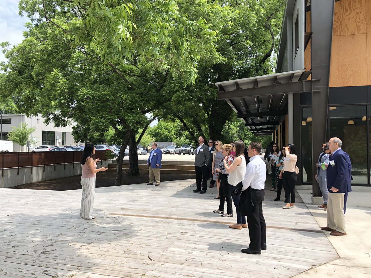 ULIDFW's tweet photo. #ULINT is at #ulitexasforum on the #InnovativeOfficeSpace #MobileTour checking out #springdalegeneral with @NotleyVentures , and their very innovative solutions to low-cost office space.

@UrbanLandInst @ULIHouston @ULISanAntonio @uliaustin @design_stg https://t.co/HmPkOlYEdd