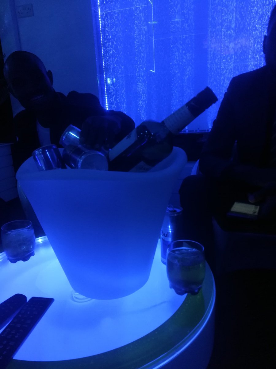Authentic_Lay's tweet photo. #yessummit After party at the new Epic! https://t.co/4Lv7Zgc6B4