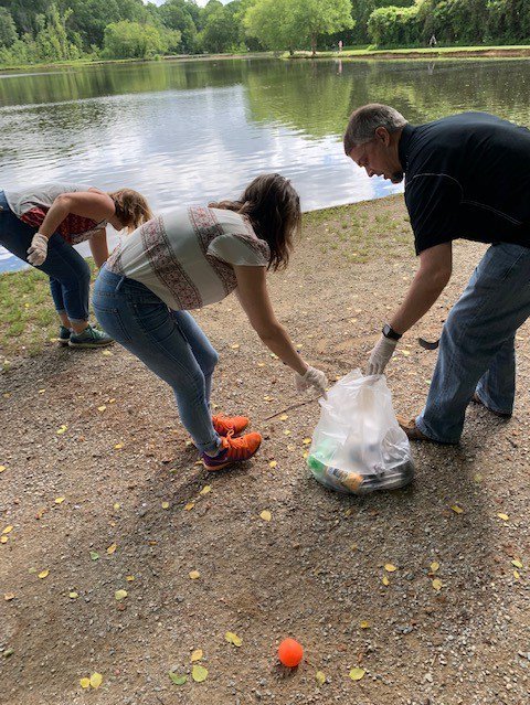 InproCorp's tweet photo. A group of employees from the Inpro Charlotte office got together during their lunch hour to pick up trash around the park near the office building! Followed by a very healthy salad for Thursday/Earth Week lunch! #earthweek #trashcleanup #inprocares https://t.co/Gd5U0N8dfi