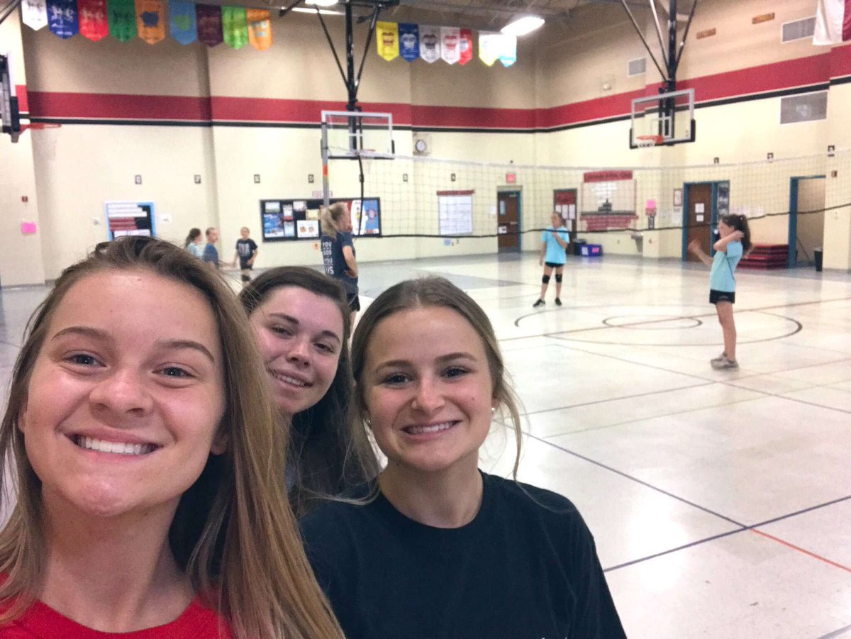 isabelleb022's tweet image. I LOVE volunteering with future cowgirls at YMCA Volleyball every week and bringing new “coaches” with me!! #serveandreceive @CowgirlVB @peytonminyard_ @maciwat @sarahlasalle_
