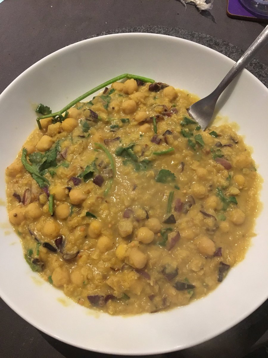 DJVinylFeebs's tweet image. Delicious coconut daal with chickpeas &amp;amp; coriander ⁦@thebodycoach⁩ spicy, wholesome and soooo healthy😊another cycle 3 favourite #90dayplan 🥥 🌶😋🥥🌶😋 #tasty