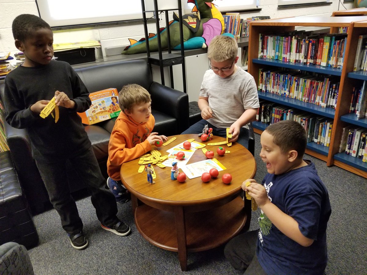 JanineMorganDou's tweet photo. 2nd grade Fairy tale  STEM - build a basket, ladder, and bridge. #chdreambuilders https://t.co/WNtfdZUcR3