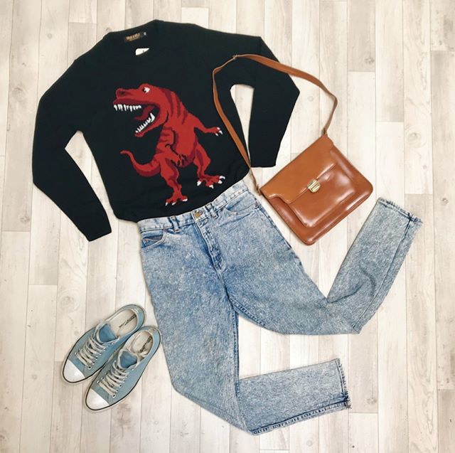 minimummouse's tweet image. Where has the nice weather gone? It's wet and cold with us, but at least it's a good excuse to put on a cosy jumper with a T REX on it! 🦖🦖🦖 #minimummouse #runandfly #runandflyjumper #dinosaurjumper #dinosaurclothes #trexjumper #iweardinosaurs #lifeis… bit.ly/2VgcZyp