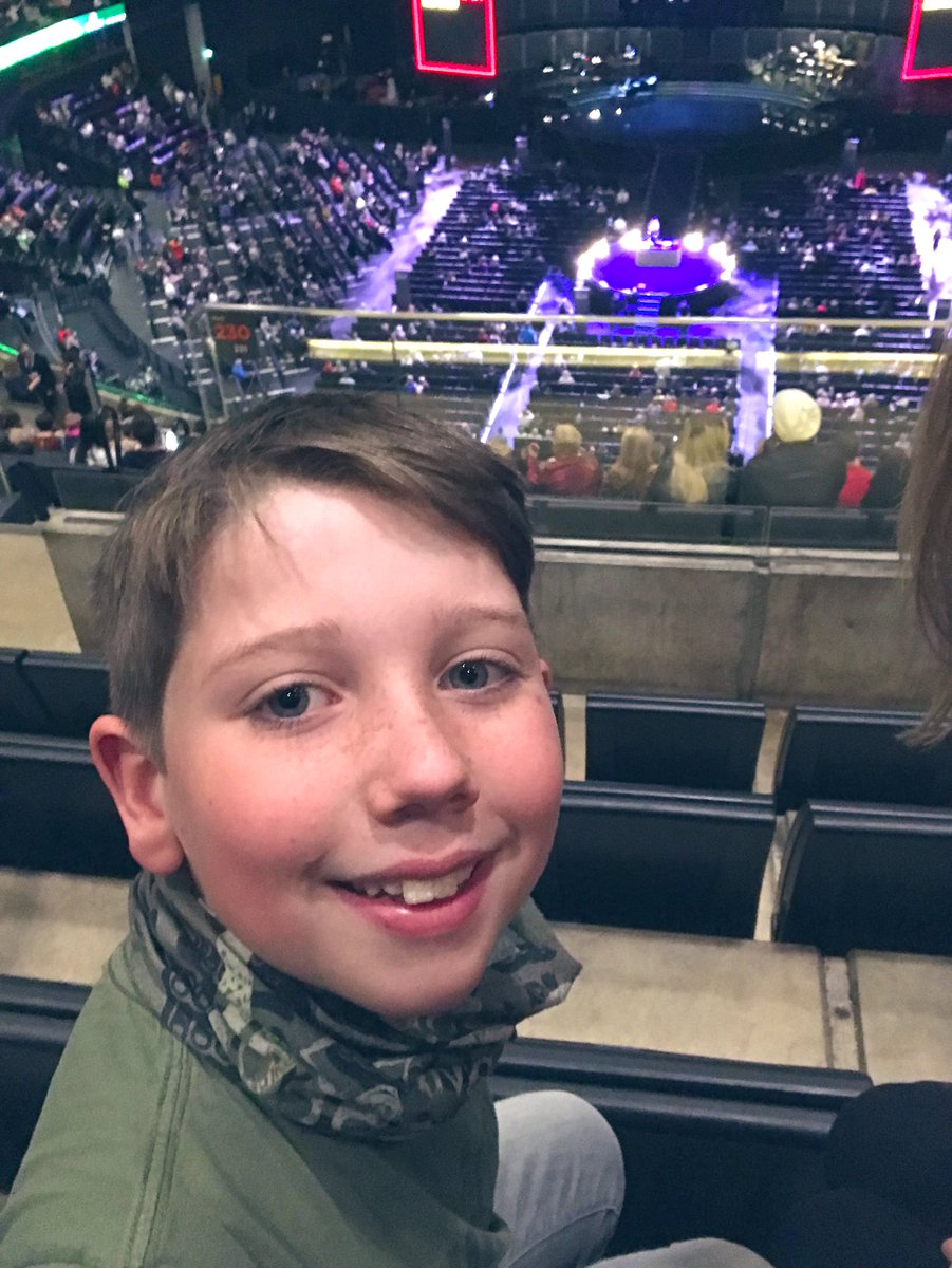 Kattweedie's tweet photo. First concert for this small boy and our seats may be almost in the car park but he’s still thrilled 😄 🕺🎩#GreatestShowman #firstevershow #HughJackman https://t.co/fhpn8mSnDI