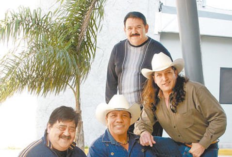 HENGARZADAS's tweet photo. ¿En algún momento @Grupo_Bronco sufrió discriminación y rechazo? Mañana lo cuentan a las 8 am en lo mejor de Historias Engarzadas por @Aztecauno. https://t.co/ZlimmJu7cA