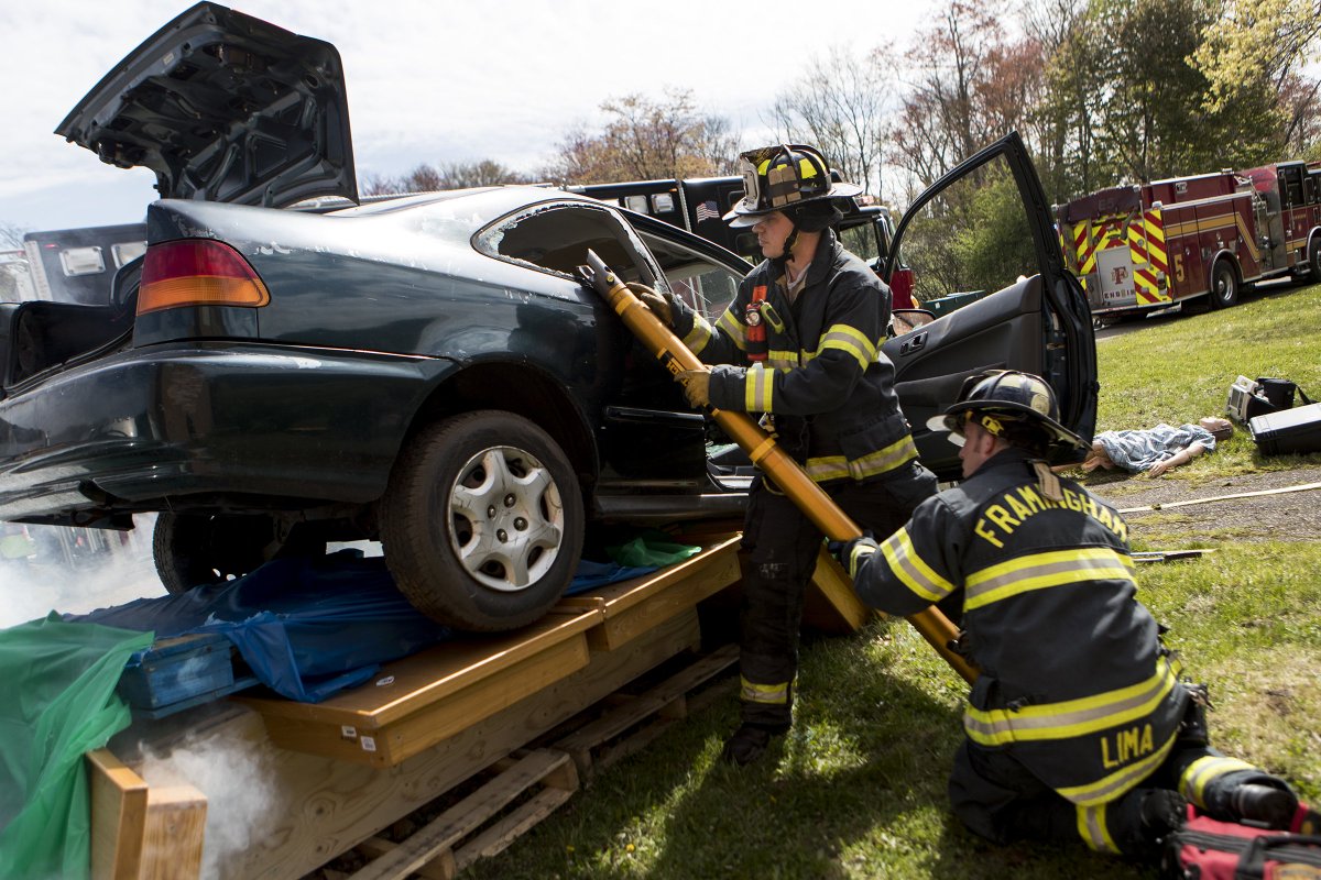 .<a href="/MassBayCommCol/">MassBay Community College</a> students and <a href="/FraminghamFire/">Framingham Fire Department</a> responded to a staged car crash for Disaster Day Training 2019. 📸 Check out more  <a href="/metrowestdaily/">MetroWest Daily News</a> photos by <a href="/PeterRaider2/">Peter Raider</a> and myself here: metrowestdailynews.com/photogallery/W…