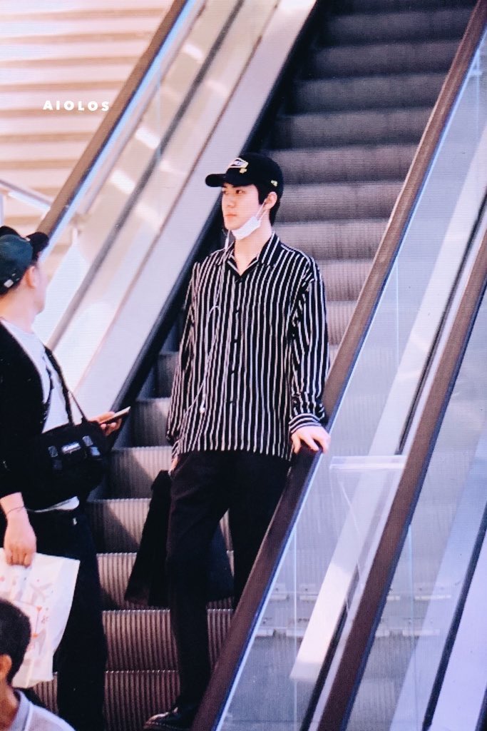 morningpassages's tweet photo. Sehun finally landed in LA after a long flight. I hope he had chance to rest and gain energy. Wish them a great time in LA and safe filming ~ ❤️ #SEHUN #세훈 #吴世勋 @weareoneEXO https://t.co/HvxHLi2Ort