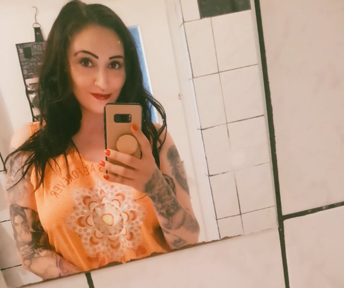 Hier bin einfach mal normal zu sehen...ich aktuell...Besuch mich zuhause privat und mache dir eine geile<a href="/tag/neuesprofilfoto"class="tags"><span>#neuesprofilfoto</span></a>