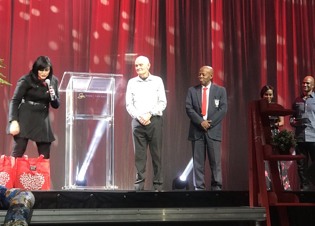 SPARWomensPta's tweet photo. Marketing Manager for Spar North Rand, Charleen Goschen, honouring Walter Vizalakazi and Oom Daan (du Toit) for their over 20 years of involvement in this beautiful race ❤️ #YesIAm https://t.co/Kfi57gk5yt