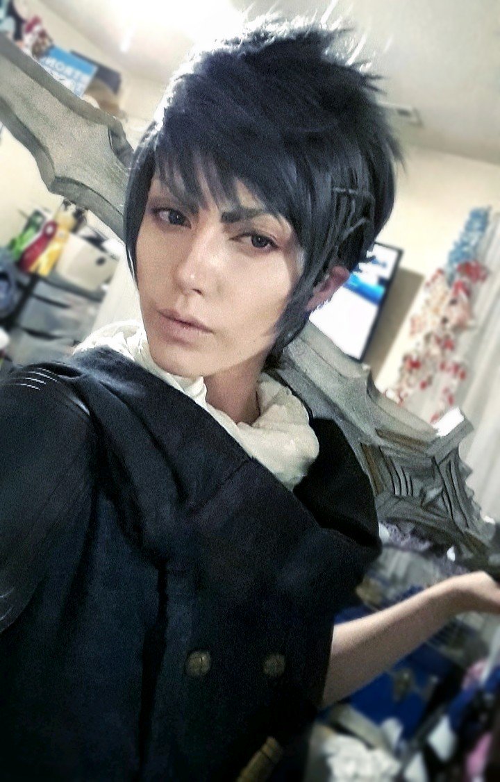 Lapsaes's tweet image. HAPPY BIRTHDAY SOMNUS 🎉🎉🎉

i didn&apos;t get to sleep last night bc i cosplayed this loser and ended up sleeping through my first two classes...but for him 😔👊 #HBDsomnus