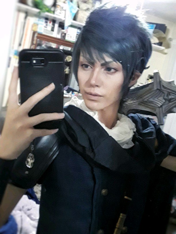 Lapsaes's tweet image. HAPPY BIRTHDAY SOMNUS 🎉🎉🎉

i didn&apos;t get to sleep last night bc i cosplayed this loser and ended up sleeping through my first two classes...but for him 😔👊 #HBDsomnus