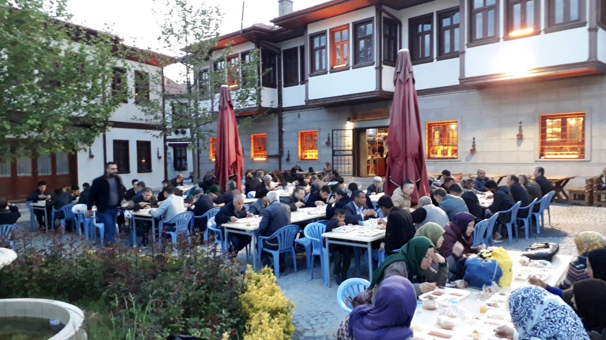 mihvak's tweet photo. İftar soframız bugün de bereketliydi.
Yolu düşen herkesi Ramazan Ayı boyunca bekleriz. https://t.co/OHXQP7VQS7