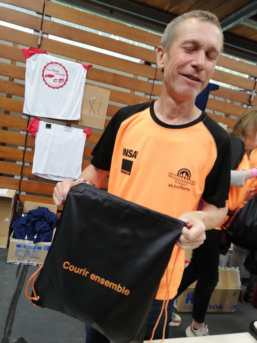 OrangeBretagne's tweet photo. C'est parti pour la 5⃣ème @RunINSA_Orange à @metropolerennes ! LA course qui relie les étudiants et les entreprises dans un esprit de partage, de solidarité et de convivialité 😃🏃‍♂#Orange_GrandOuest #runinsa #Rennes https://t.co/WwxDJKqSzq