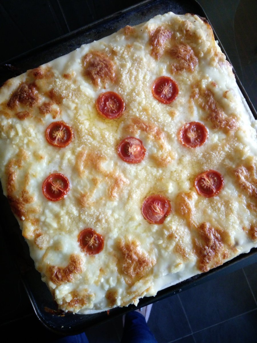ShelyP21's tweet photo. Voila! Think I've mad too much for two people though ๐๐ #lasagna #homemade #chefshell https://t.co/R6jUgA1sPS