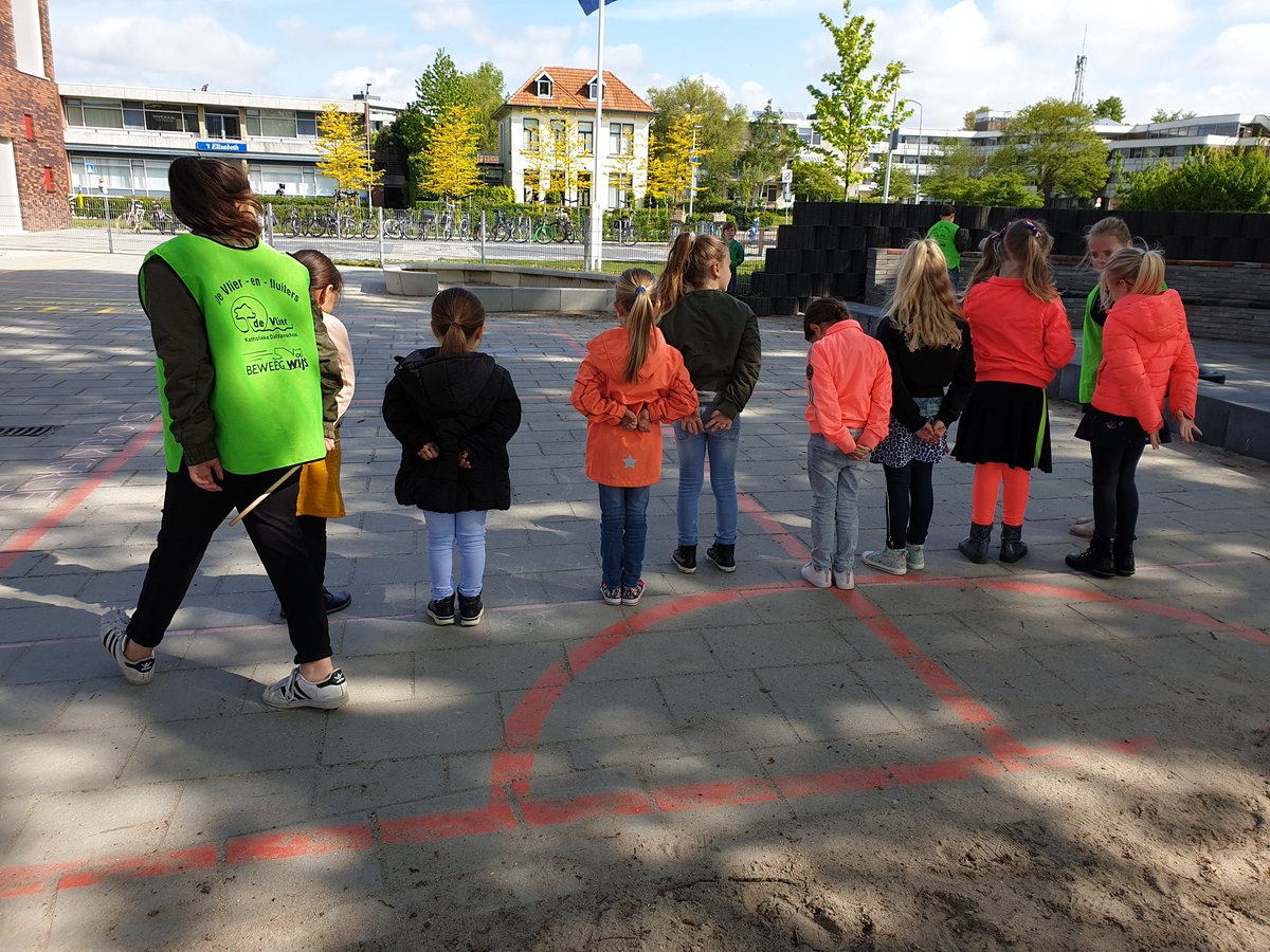 Na de meivakantie zijn leerlingen van groep 6 op De Vlier <a href="/Gem_Winterswijk/">gemeente Winterswijk</a> gestart als juniorcoach. Wat was ik trots vandaag! Super leuk om te zien hoe snel ze het oppakken en andere kinderen enthousiast en liefdevol begeleiden tijdens de pauze @BeweegWijs. #samenleren #plezier