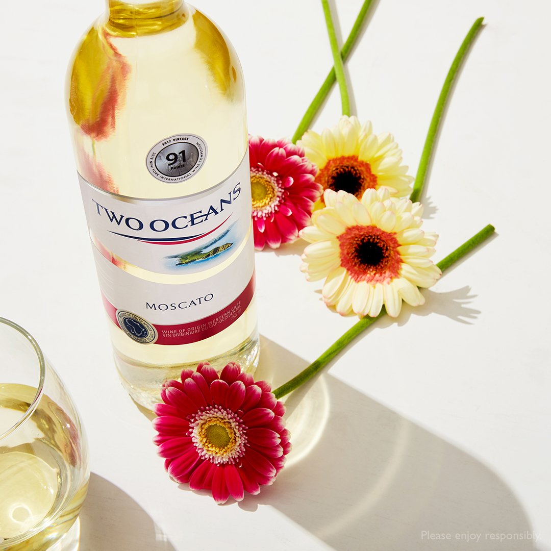 twooceanswineCA's tweet photo. ✌️ Hakuna Moscato! Cheers to celebrating #NationalMoscatoDay with this fresh and fruity little number. https://t.co/zIVgudr2Yb