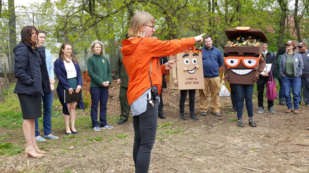 NYCSanitation's tweet image. Here at @queensfarm DSNY kicked off #MakeCompostNotTrash for #InternationalCompostAwarenessWeek! We took a tour of the compost site, gave away zero waste goodies,  &amp;amp; put food scraps to good use.  Scrappy &amp;amp; Leif joined too!