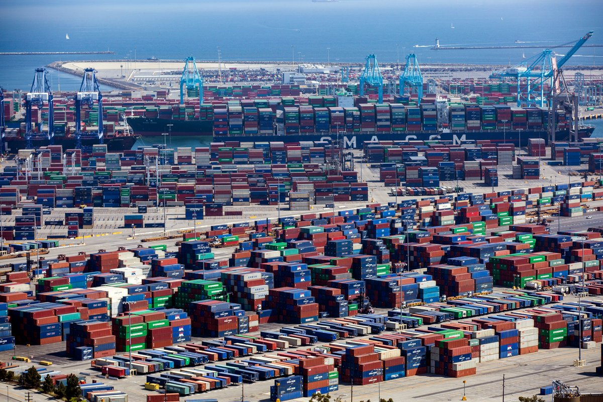 April 2019 was the busiest April in #PortofLA history—up 4.4% from April 2018. Volumes reached 736,466 TEUs last month. bit.ly/0419TEUs