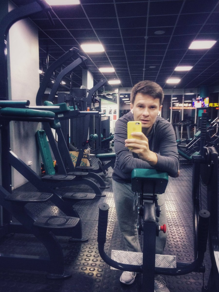 DolgikhA's tweet photo. Что хорошего в праздниках? В зале ни-ко-го! #зожтрындёж https://t.co/lDQmfa9H2U