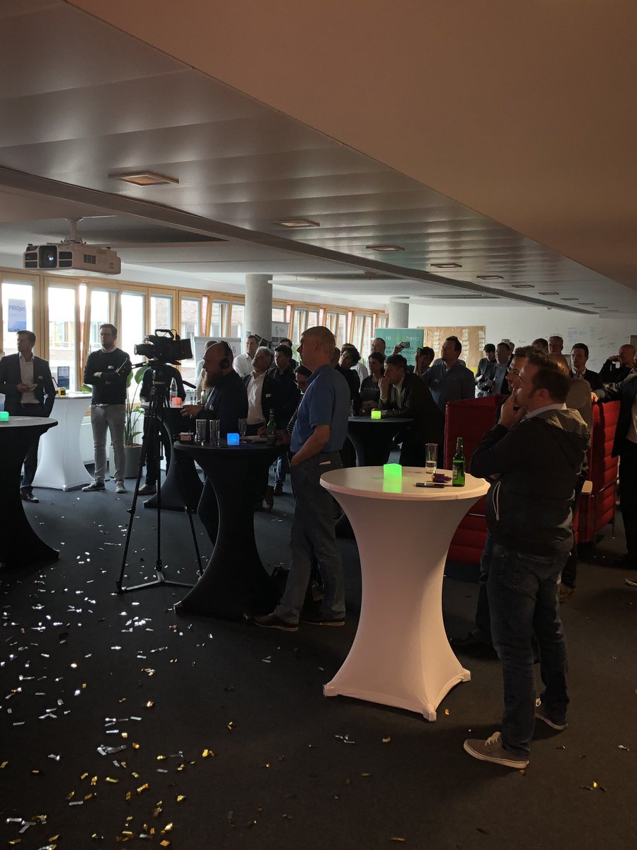 Es gibt einen neuen Logistic Coworking Space in Hamburg - das <a href="/hk100_de/">[HK100]</a> von <a href="/kravag/">KRAVAG</a>! Wir freuen uns mit <a href="/SirumTms/">SIRUM</a> dabei zu sein. 

Unser Kollege Michael hat unser #TME gepitcht und jetzt geht’s rund!