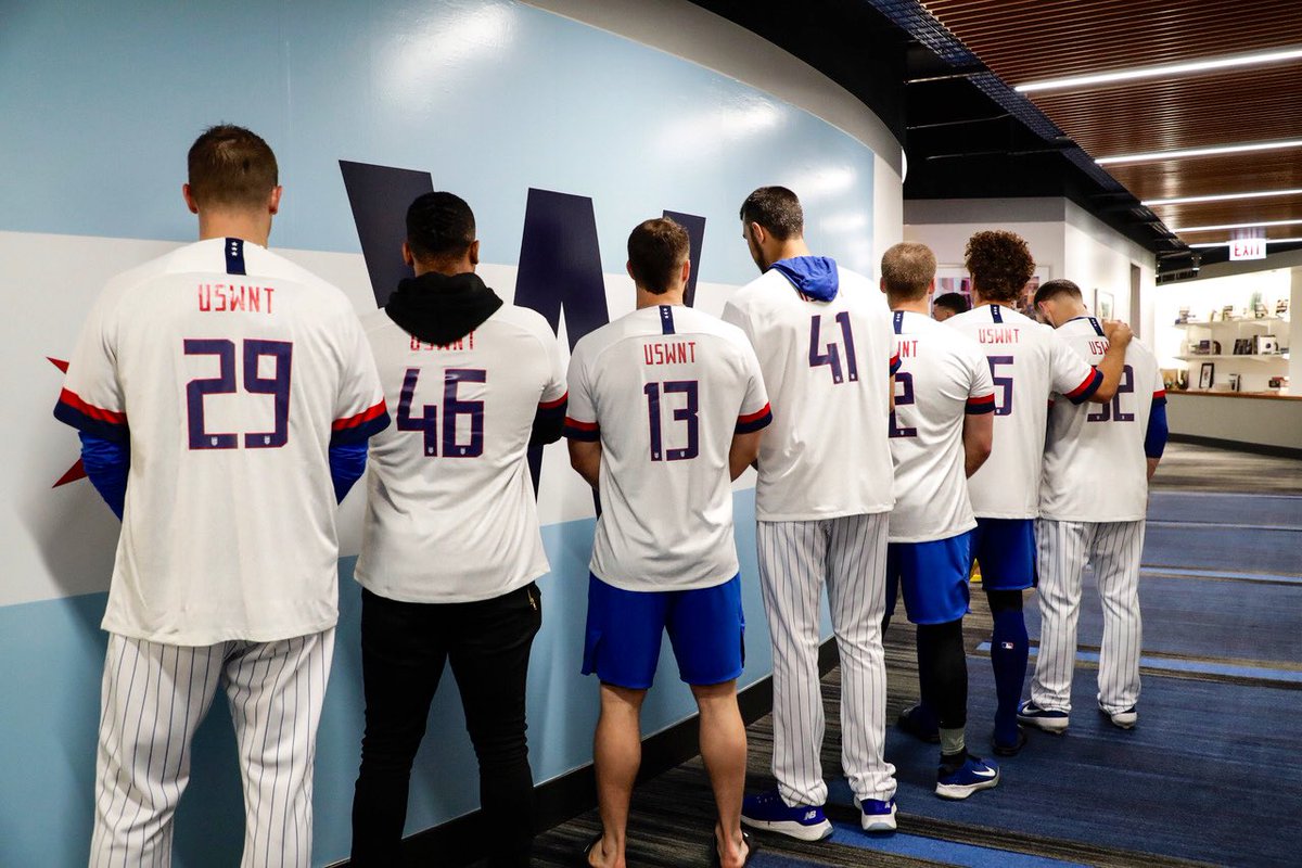 Cubs's tweet photo. Ivy leaf that we will win!

#EverybodyIn #OneNationOneTeam https://t.co/PKlmVItteB