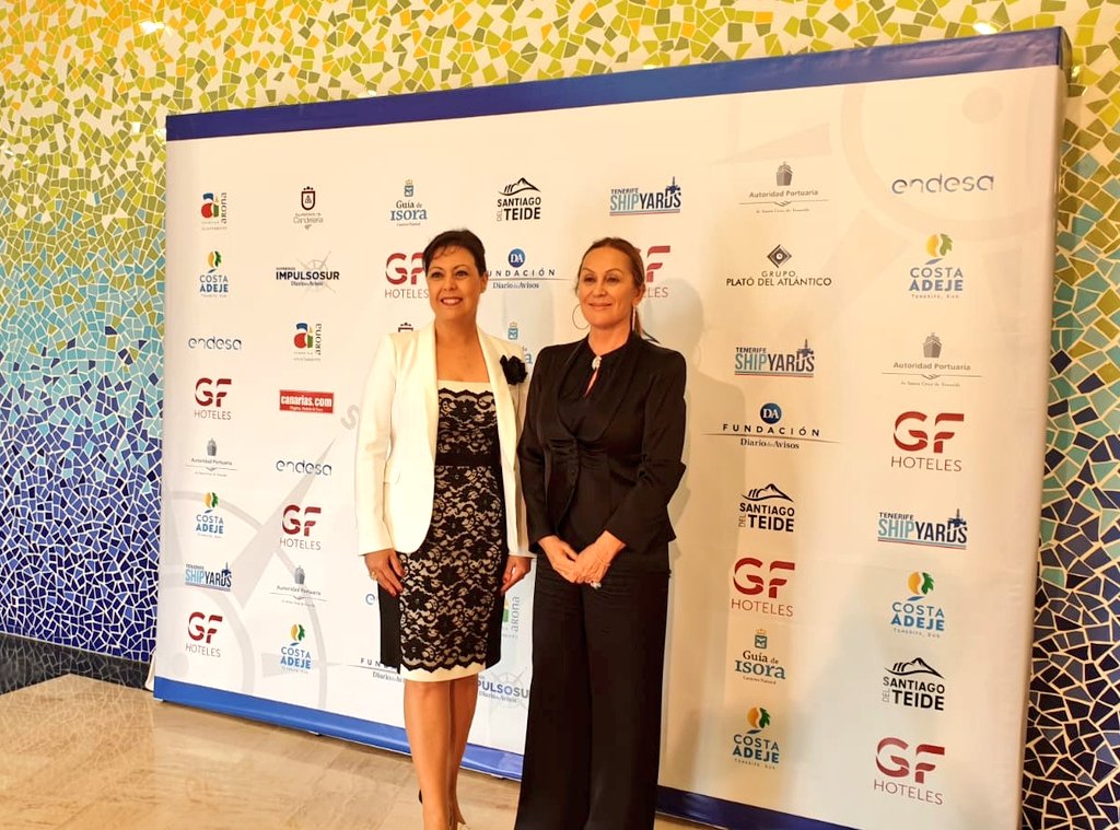 gfhoteles's tweet photo. En unos minutos da comienzo la gala de Premios #ImpulsoSur en #GFVictoria. Victoria López, presidenta de @GFedola, recibe a Teodora Fernández, directora de la Fundación @diariodeavisos. https://t.co/QXj6f4xY84