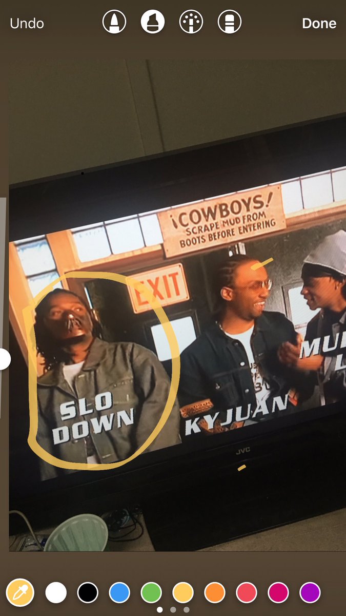 PrinceNamor's tweet photo. I think i Unlocked a hidden member of the Migos in a old Nelly Music Video 🤔my Nigga “Slo Down”😂🤣 https://t.co/IYrqRhJJ23