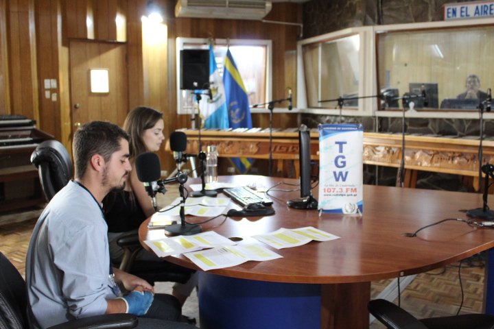 RadioTGWTV's tweet image. #Ahora Sintoniza el programa #ConAcentoEspañol con amigos de la Oficina Económica y Comercial de la @EmbajadaEspGTA 
Tema &quot;Gastronomía Española&quot;. Sintoniza el 107.3 FM o escucha el programa en línea aquí: radiotgw.gob.gt/live-stream/
No te lo pierdas todos los jueves a las 12:00 hrs